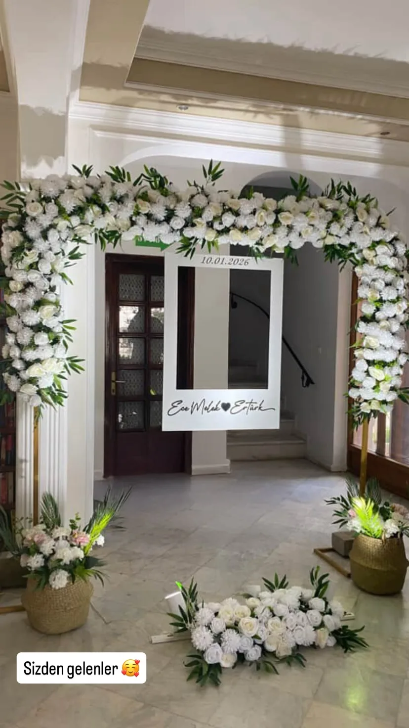 Tubi Event müşterisinin etkinliğinden kişiye özel karşılama panosu fotoğrafı