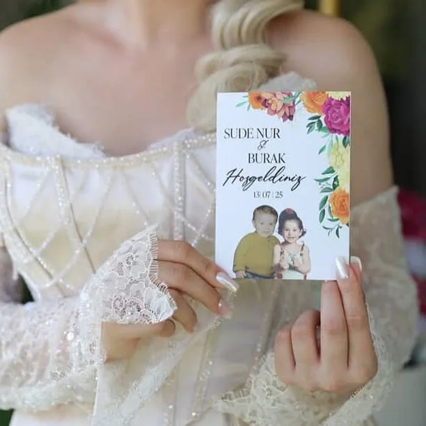 Tubi Event müşterisinin etkinliğinden kişiye özel karşılama panosu fotoğrafı