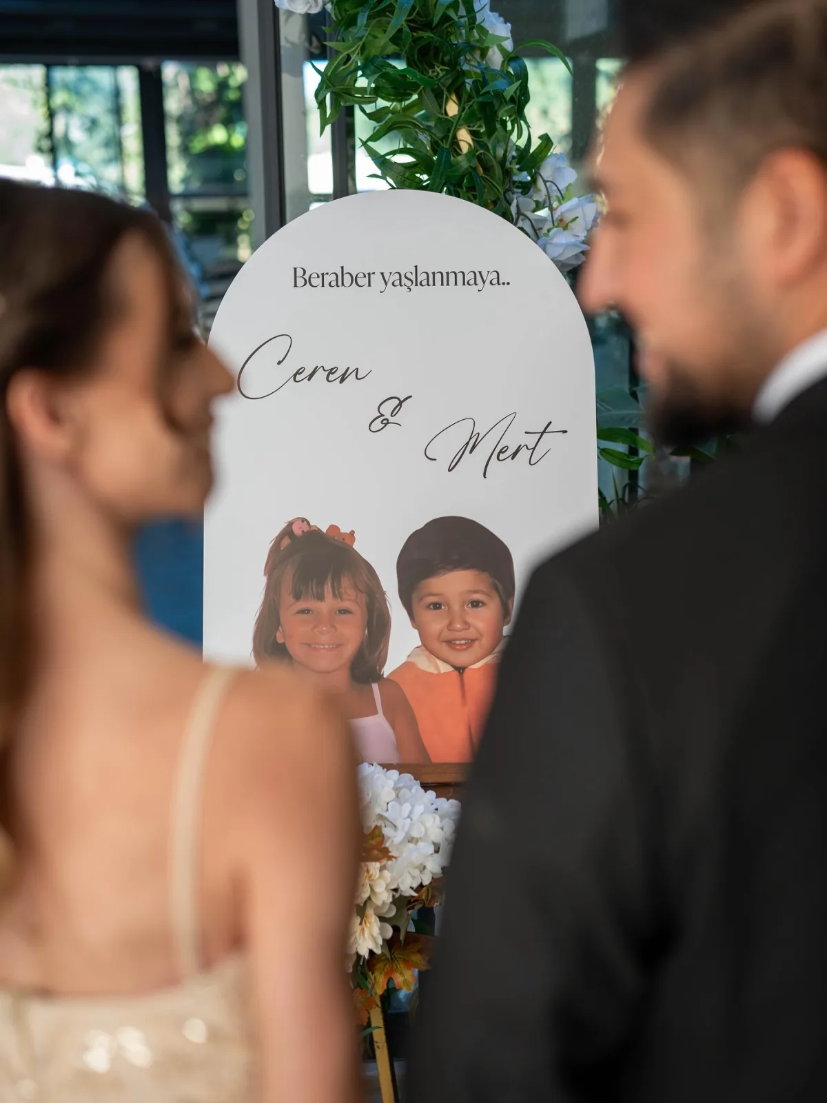 Tubi Event müşterisinin etkinliğinden kişiye özel karşılama panosu fotoğrafı