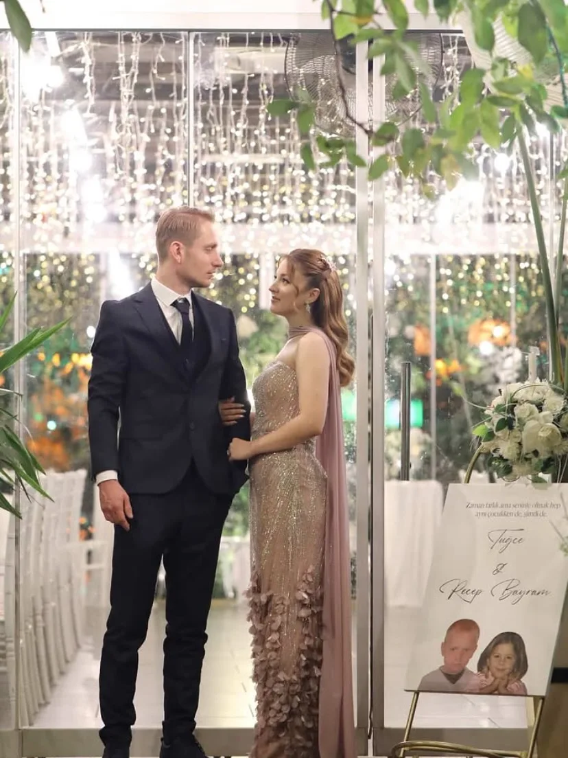 Tubi Event müşterisinin etkinliğinden kişiye özel karşılama panosu fotoğrafı