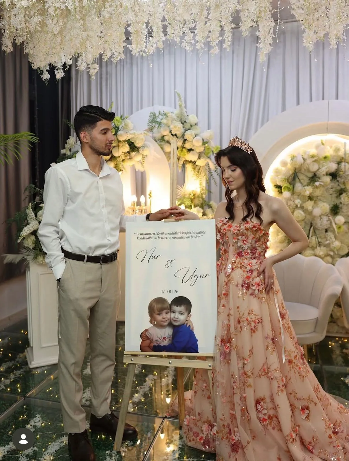 Tubi Event müşterisinin etkinliğinden kişiye özel karşılama panosu fotoğrafı