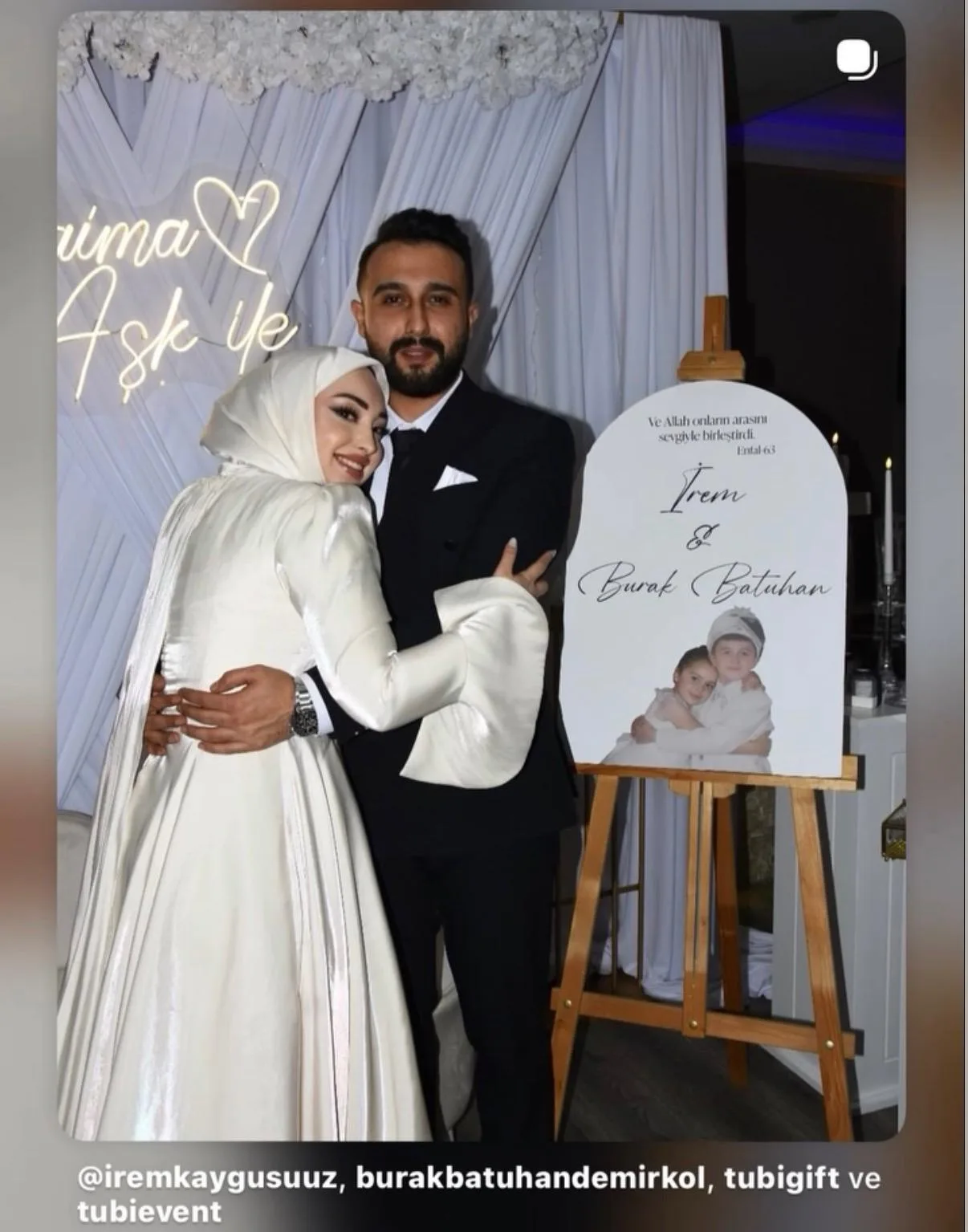 Tubi Event müşterisinin etkinliğinden kişiye özel karşılama panosu fotoğrafı